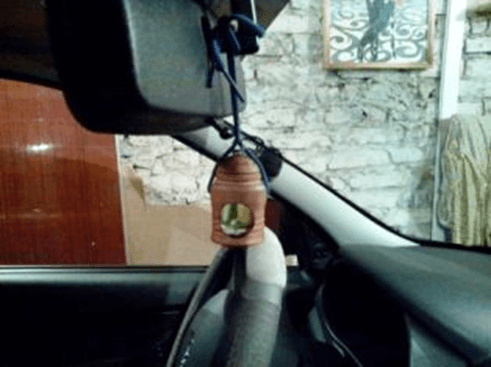 Запах в машине от зеркала заднего вида